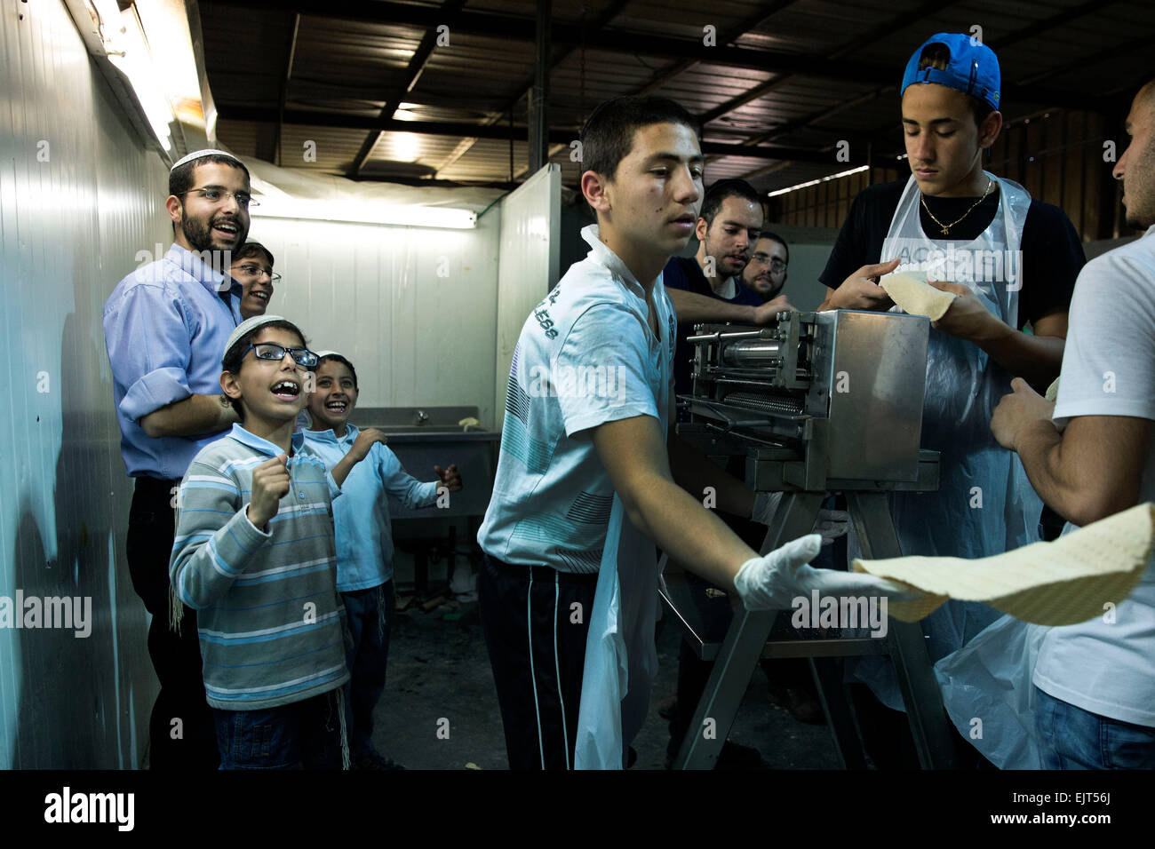 Moshav Berekhya. 31st Mar, 2015. Jewish men prepare special Matzo, a