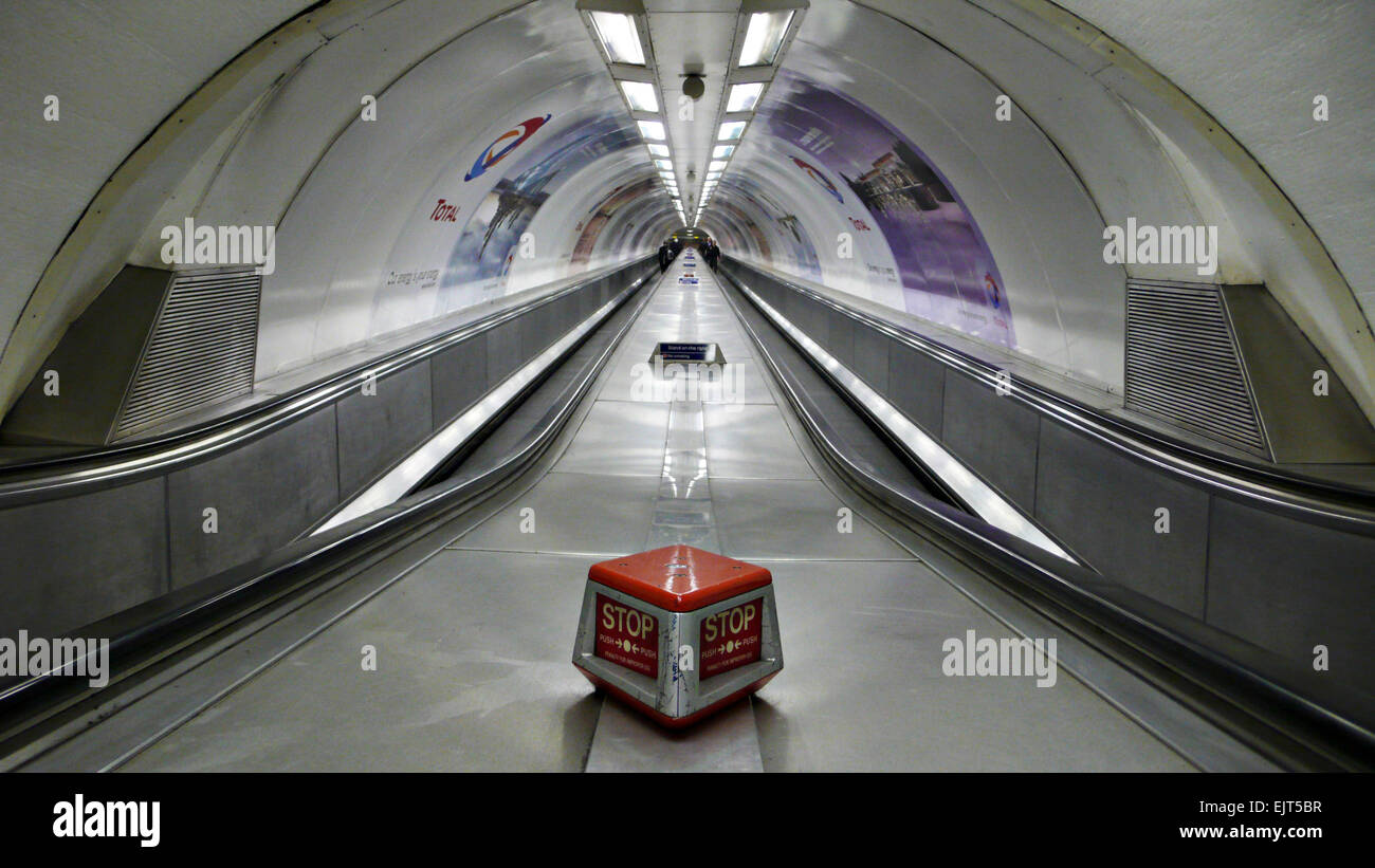 Moving walkway underground london hi-res stock photography and images ...