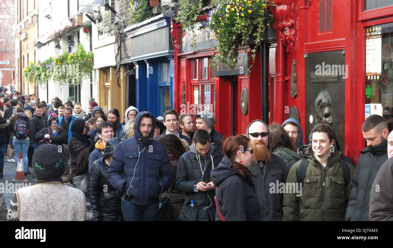  Dublin  Ireland  31st Mar 2021 Image of people  queuing 