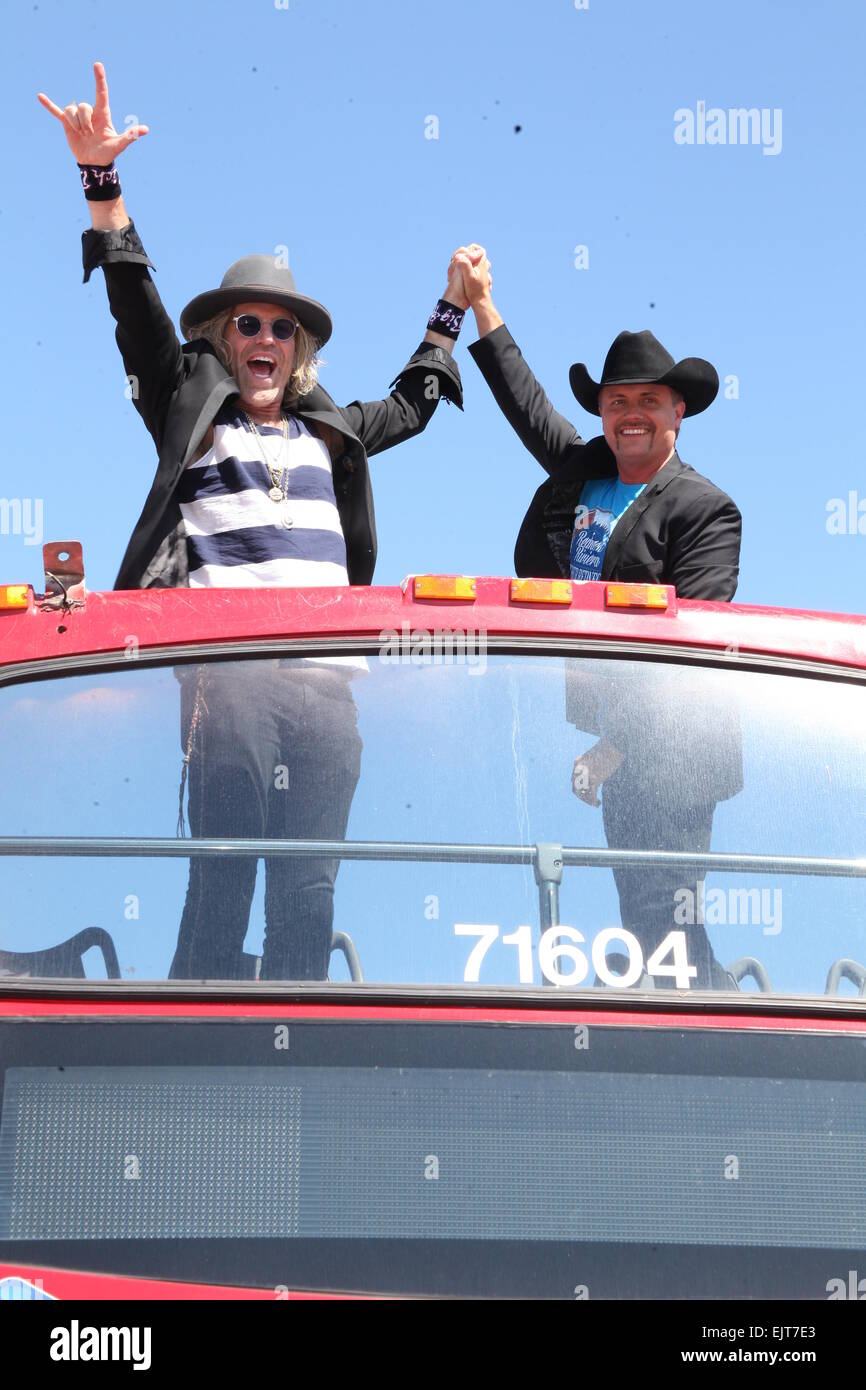 Country music stars Big & Rich honoured with a 'Ride of Fame' bus ...