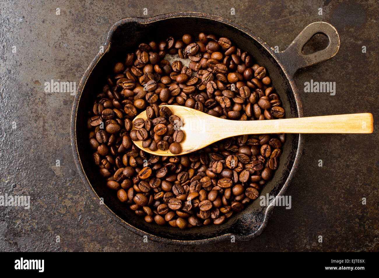 Sample spoon roasting coffee beans in a pan. Top view Stock Photo Alamy
