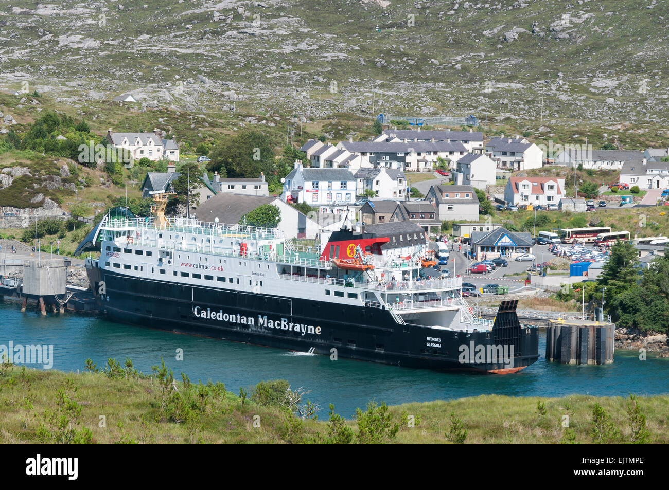 tarbert uig  ferry port mv hebrides sailing Stock Photo