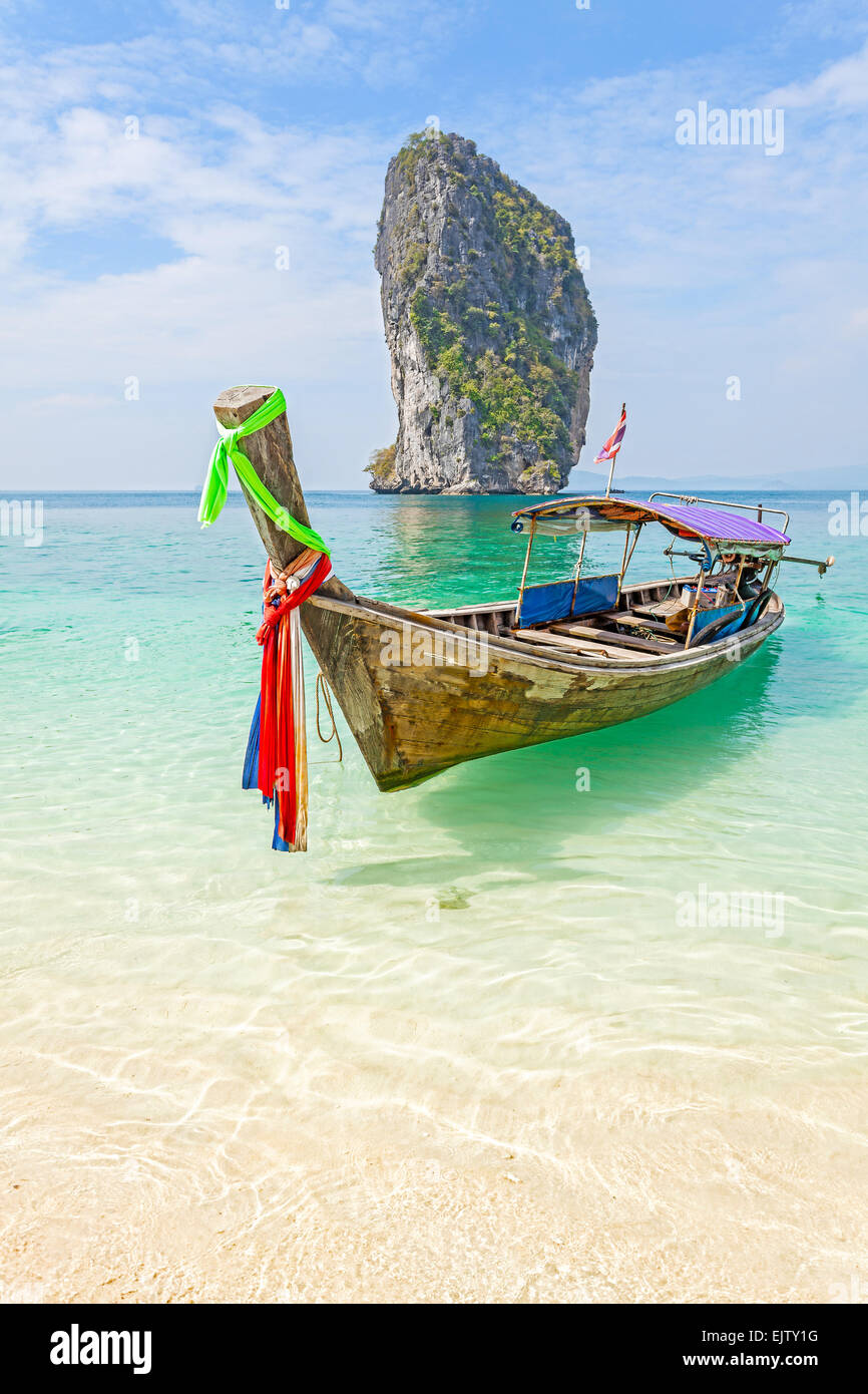 Old wooden boat on beach hi-res stock photography and images - Alamy