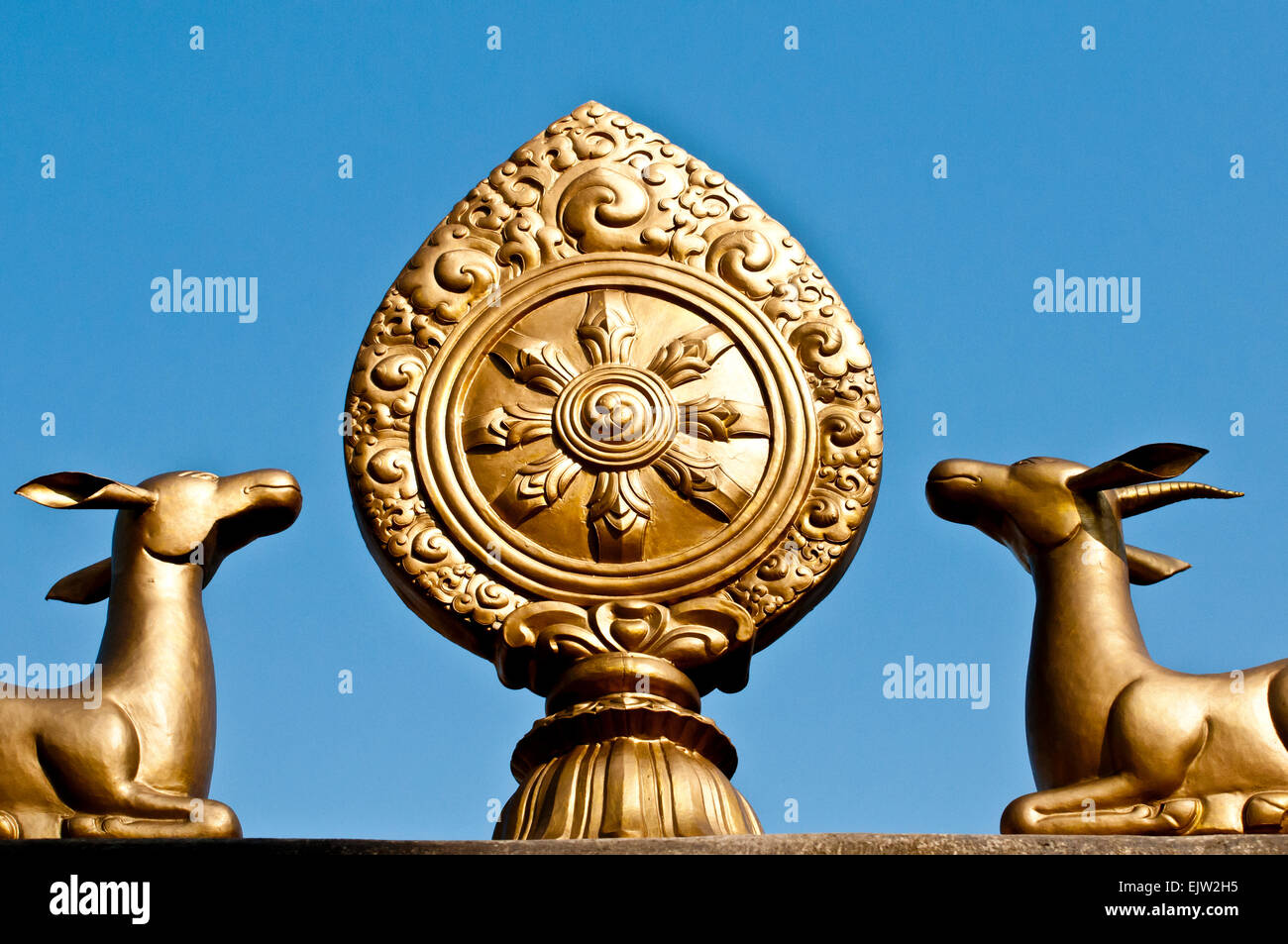 Buddhist golden temple hi-res stock photography and images - Alamy