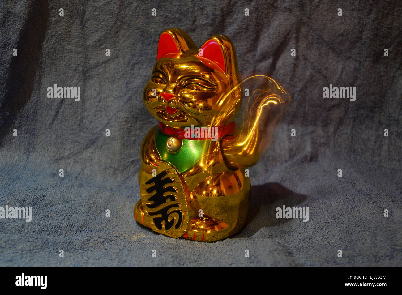 Maneki Neko Cat in action Stock Photo - Alamy