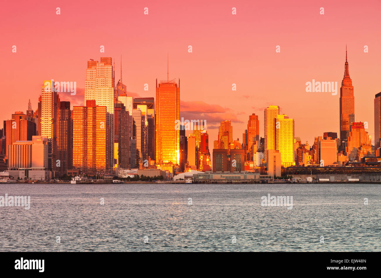MIDTOWN SKYLINE HUDSON RIVER MANHATTAN NEW YORK CITY USA Stock Photo ...