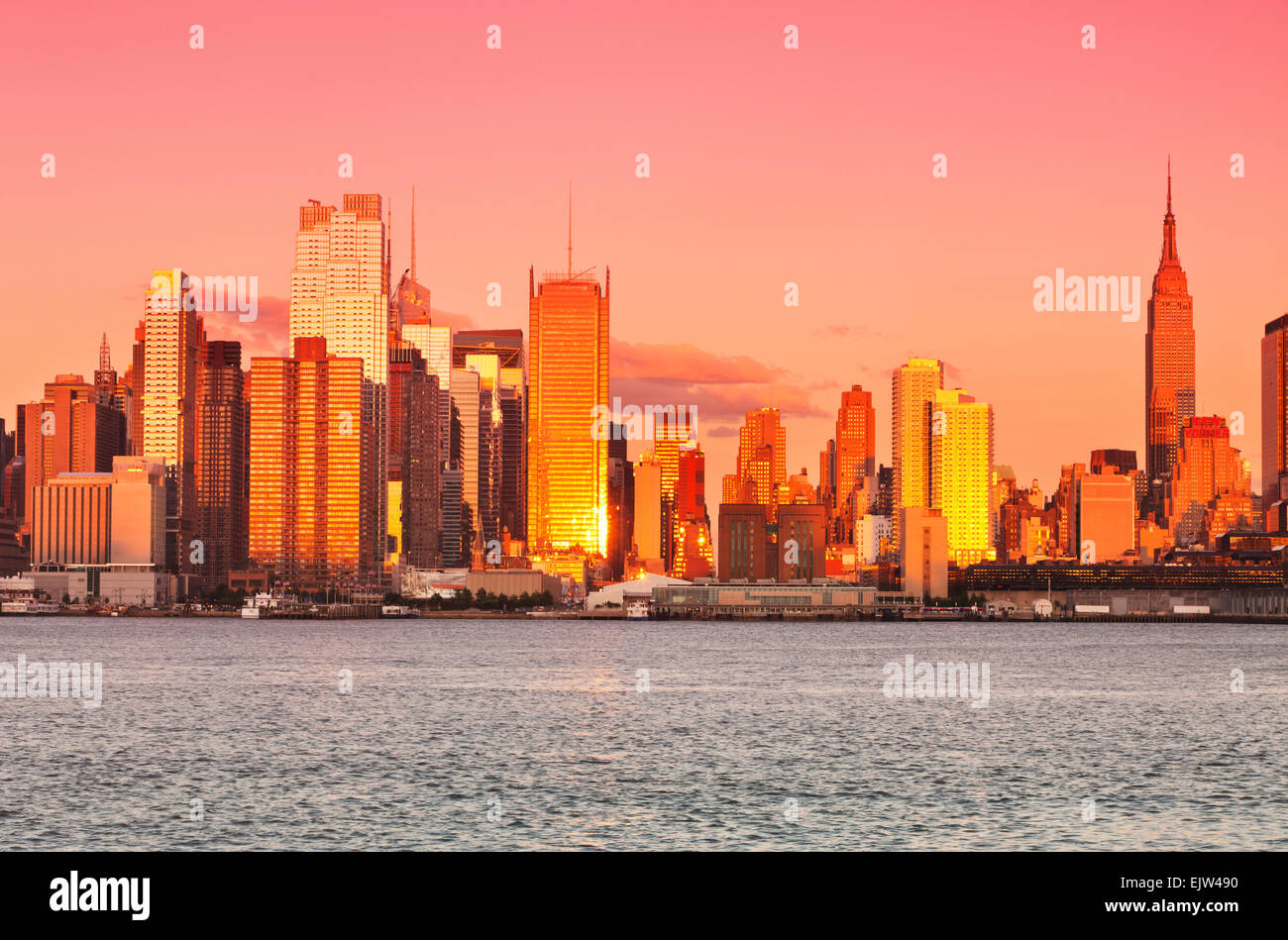 MIDTOWN SKYLINE HUDSON RIVER MANHATTAN NEW YORK CITY USA Stock Photo ...