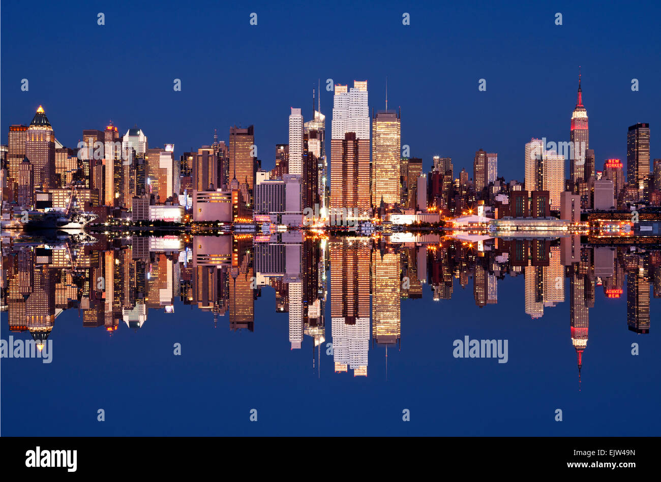 MIDTOWN SKYLINE HUDSON RIVER MANHATTAN NEW YORK CITY USA Stock Photo ...