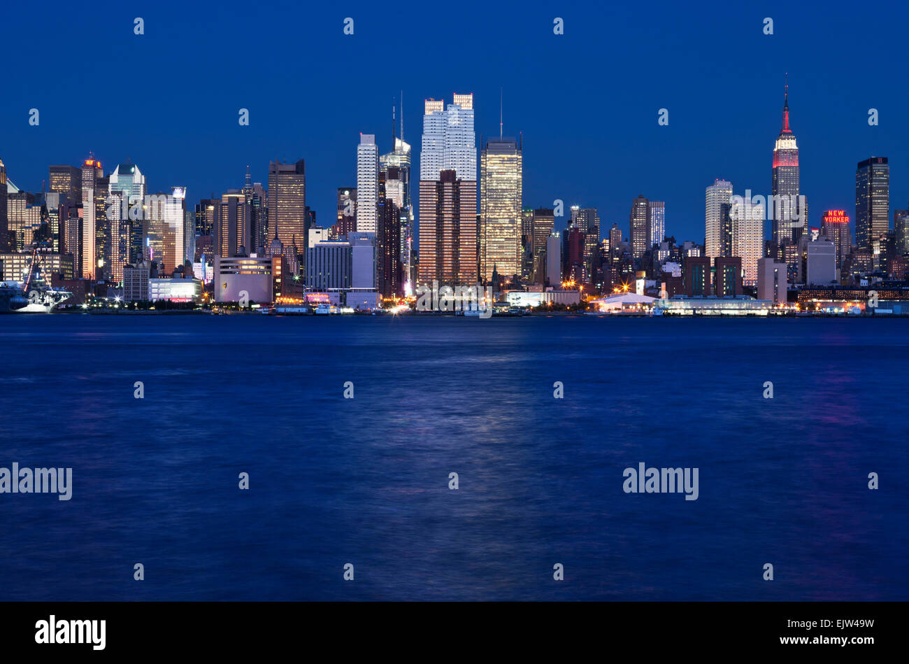 MIDTOWN SKYLINE HUDSON RIVER MANHATTAN NEW YORK CITY USA Stock Photo ...