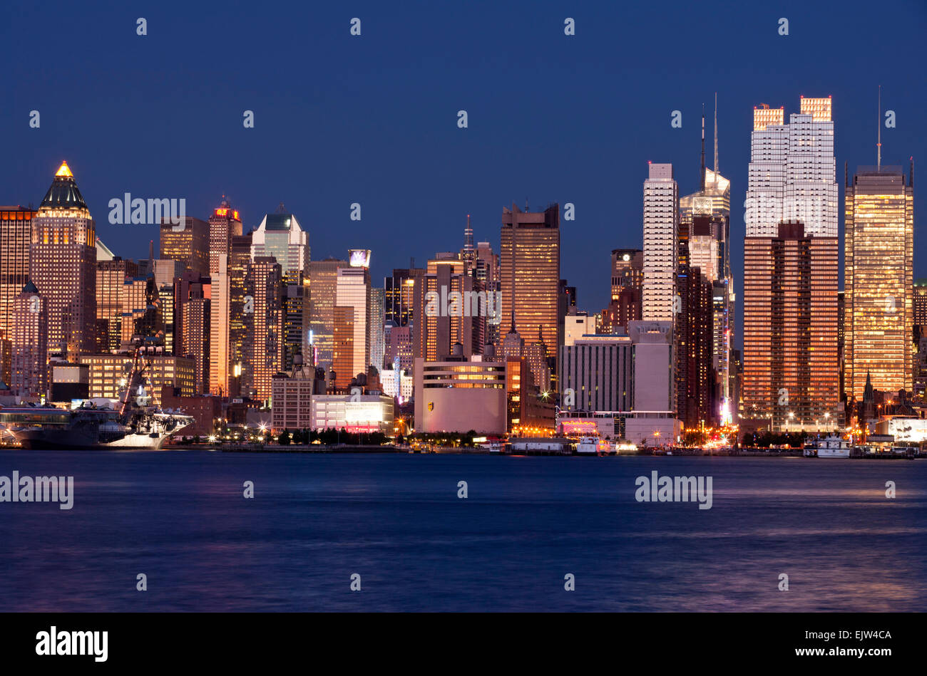 MIDTOWN SKYLINE HUDSON RIVER MANHATTAN NEW YORK CITY USA Stock Photo ...