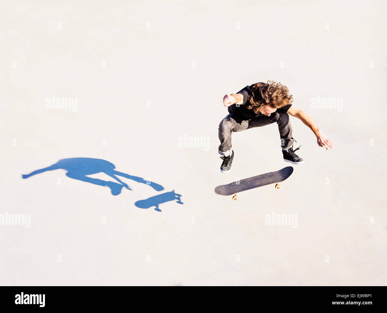 USA, Florida, West Palm Beach, Man jumping on skateboard in skatepark Stock Photo