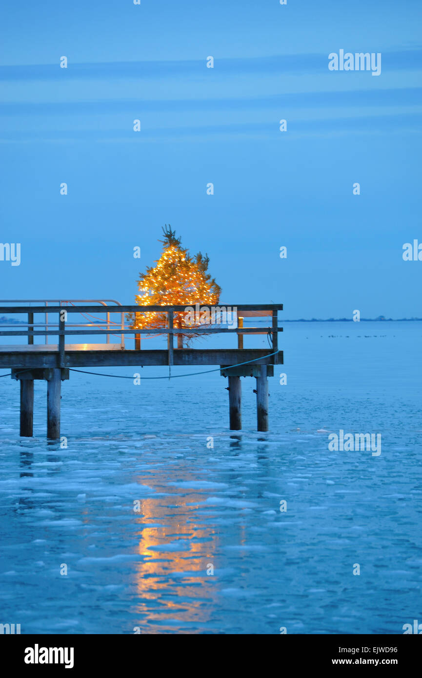 Horizon pier water color colour sky hires stock photography and images