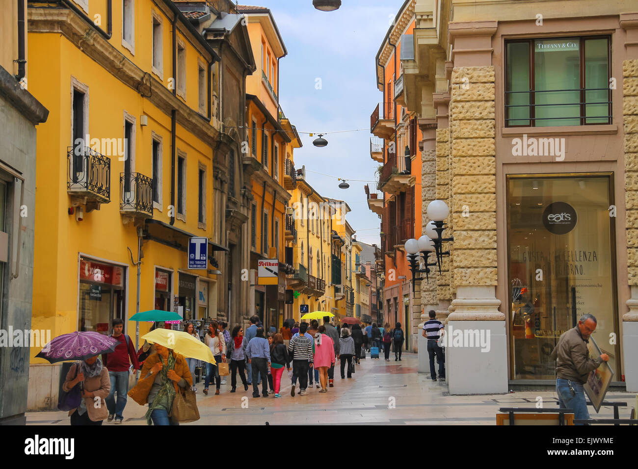 Italy rain verona street hi-res stock photography and images - Alamy