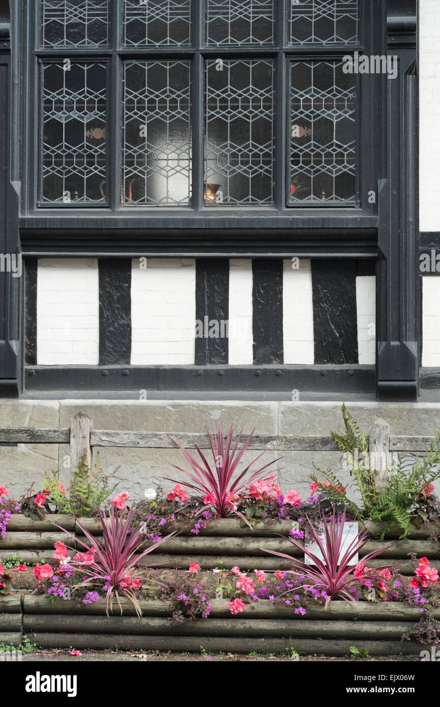 House and walls of Ledbury Park Stock Photo Alamy