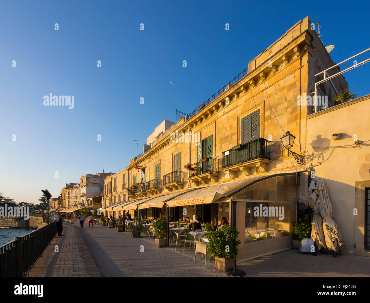 Restaurants on the promenade of the historic centre of Syracuse, Province of Syracuse, Lungumare Alfeo Stock Photo