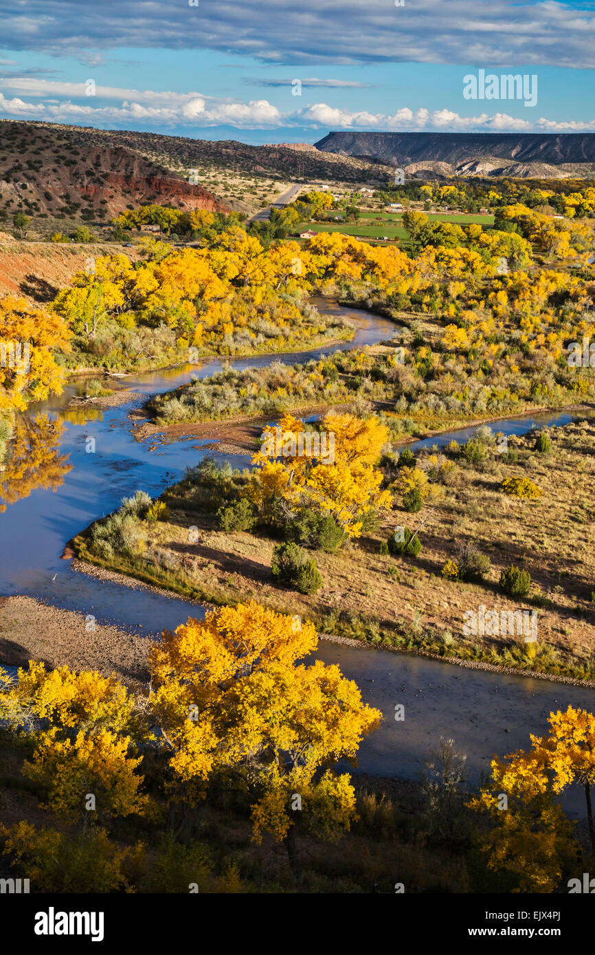 In October the cottonwood trees along the Chama River near the village of Abiquiu in  northern New Mexico . Stock Photo