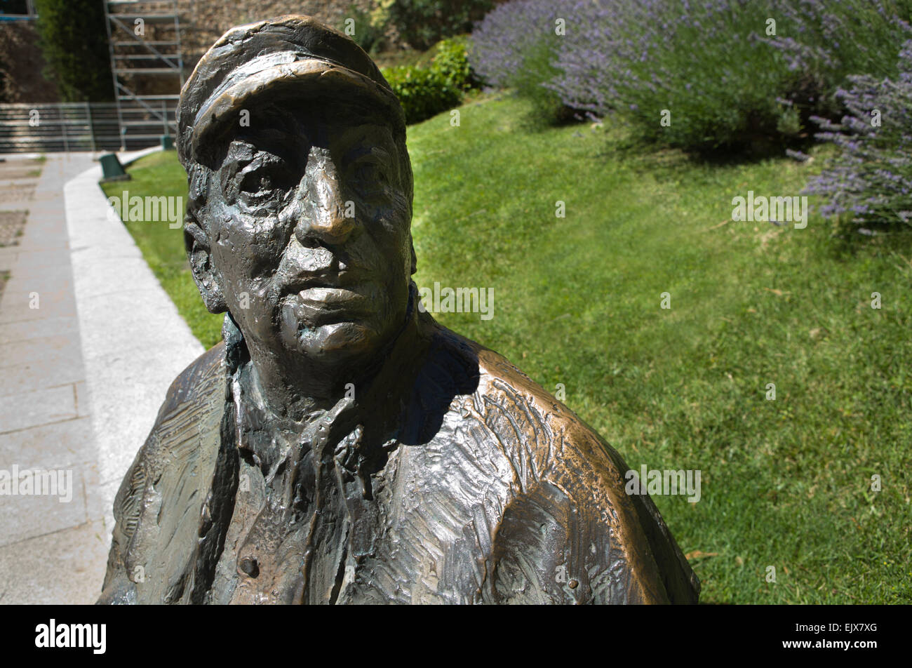 Statue of Jose Ledesma, Salamanca poet. The sculpture depicts him wearing his trademark layer Salamanca, sitting next to the wal Stock Photo