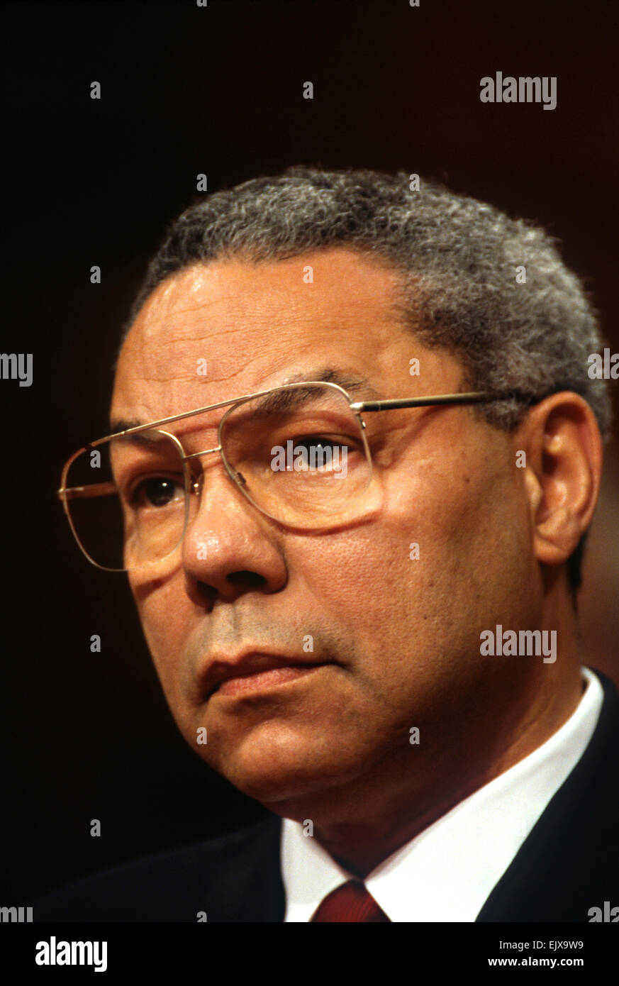 WASHINGTON, DC, USA - 1997/04/17: Ret. Gen. Colin Powell testifies on Gulf War syndrome and issues with veterans who served in the Persian Gulf War at the U.S. Senate Committee on Veterans' Affairs on Capitol Hill April 17, 1997 in Washington, DC.    (Photo by Richard Ellis) Stock Photo