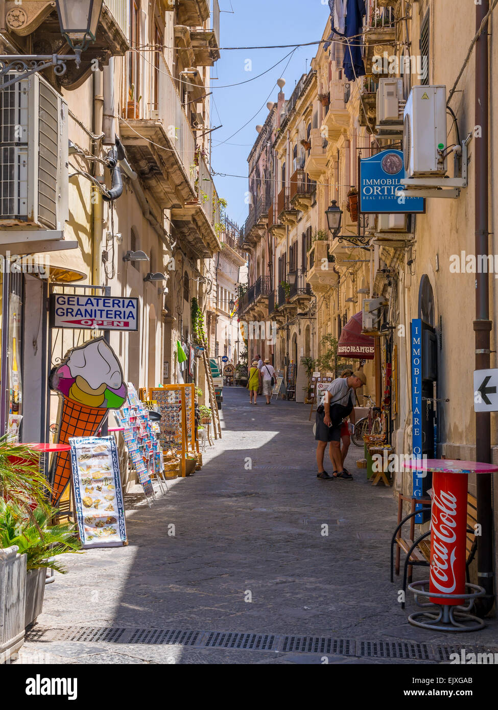 Italy, Sicily, Siracusa, alley in the old town Stock Photo Alamy