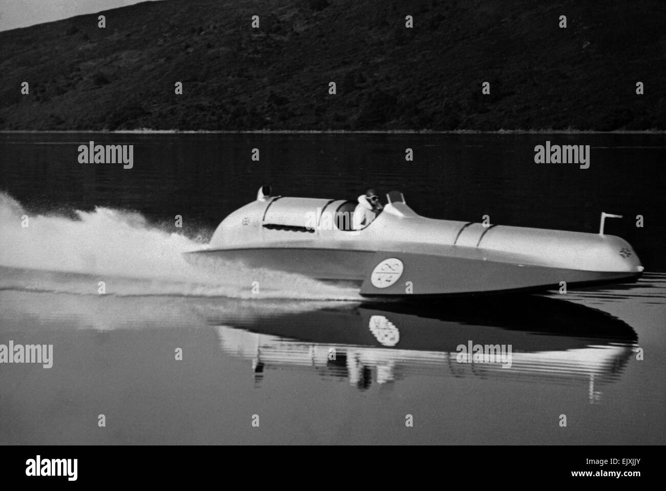 AJAXNETPHOTO. - 1939 (?). LAKE CONISTON, ENGLAND. - SPEED RECORD - SIR MALCOLM CAMPBELL'S THREE POINT HYDROPLANE BLUEBIRD K4 SET A WATER SPEED RECORD ON 19TH AUGUST, 1939 OF 141.74 MPH. THE BOAT WAS BUILT BY VOSPER LTD AND POWERED BY A ROLLS ROYCE R ENGINE. K4 WAS MODIFIED POST WAR AND FITTED WITH A DE HAVILAND GOBLIN II TURBO JET ENGINE AND NICKNAMED 'THE SLIPPER'. NO NEW RECORDS WERE MADE WITH THE BOAT DURING SPEED TRIALS IN 1947 AND 1948. PHOTO:VT COLLECTION/AJAX REF:VT368 Stock Photo