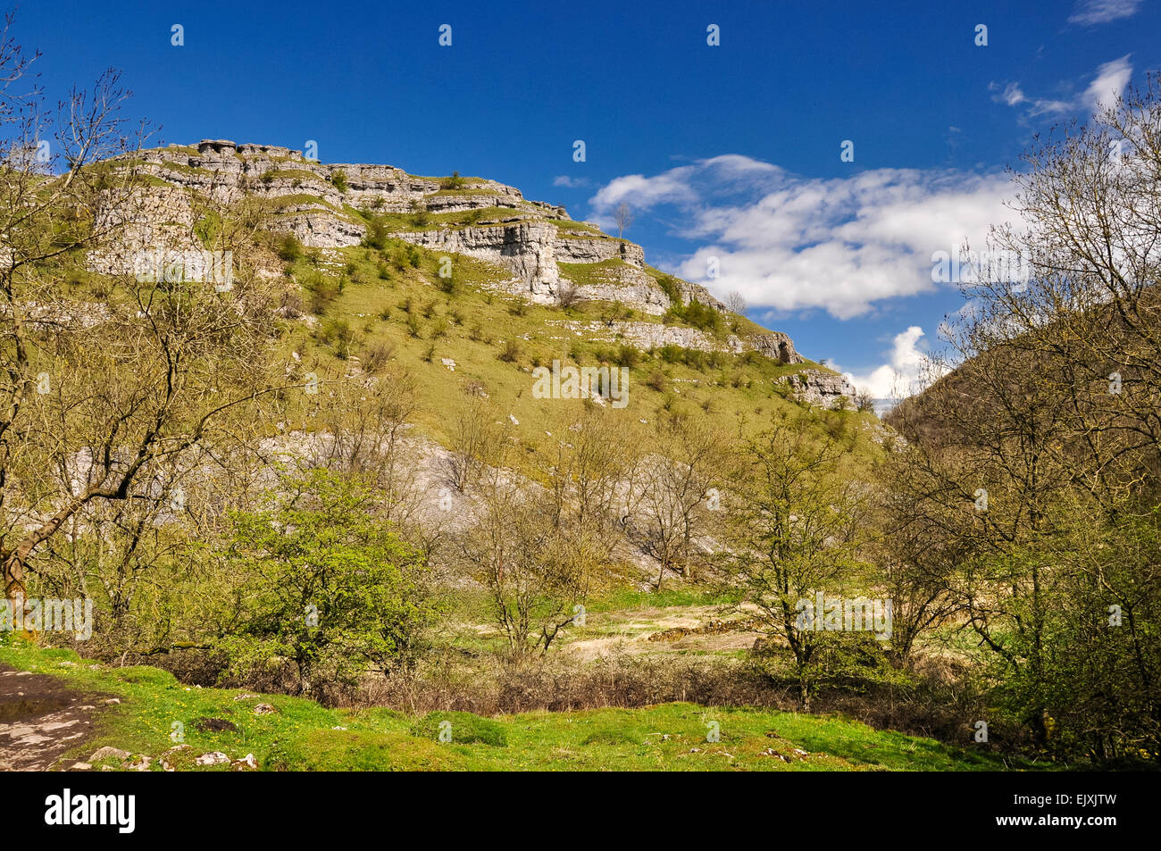 Limestone features in Lathkill Dale on a sunny spring day. Dramatic Peak District scenery. Stock Photo