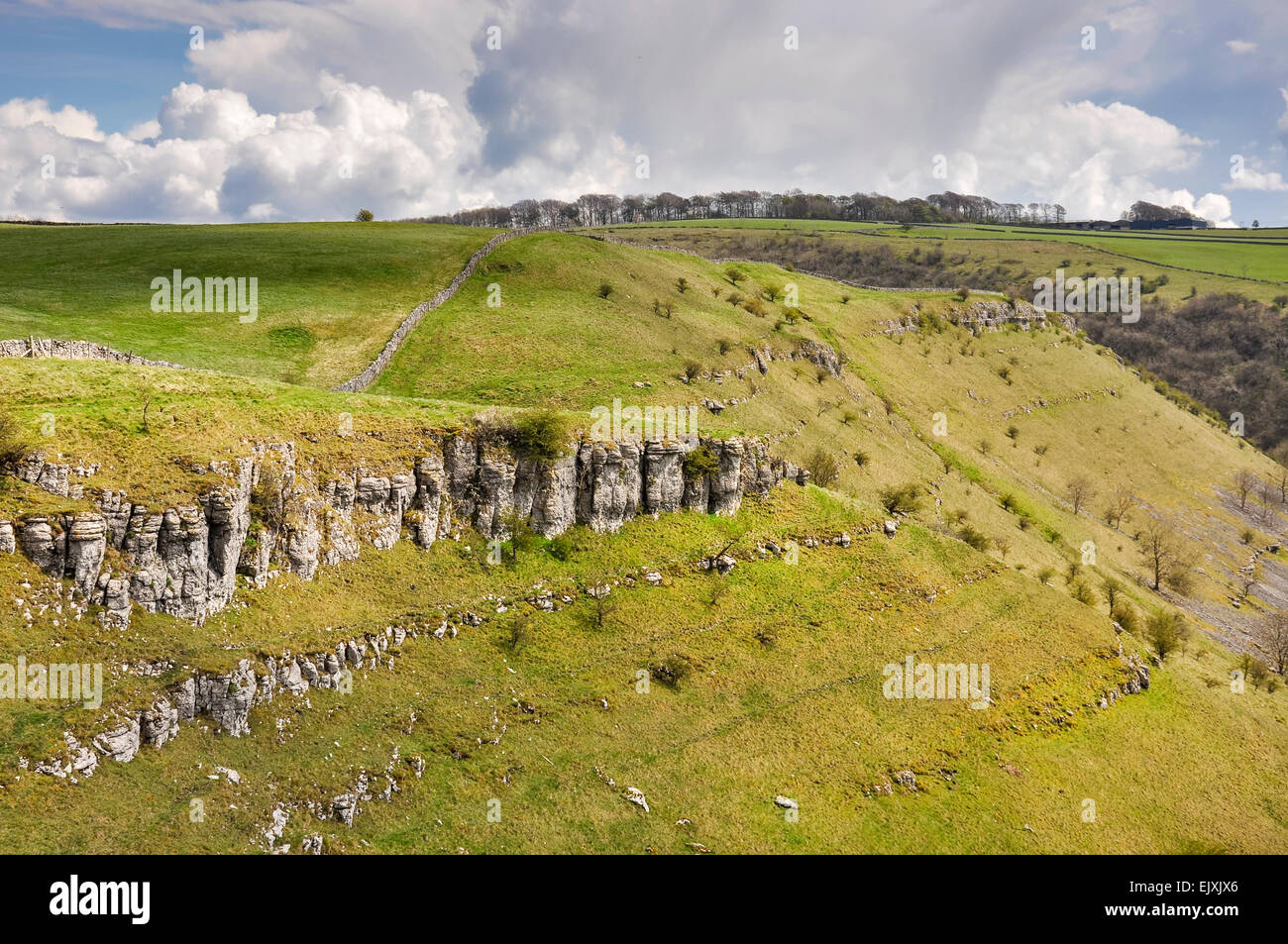 Layers of limestone on hillside in Lathkill Dale near Monyash in the Peak District, Derbyshire. A sunny spring day. Stock Photo