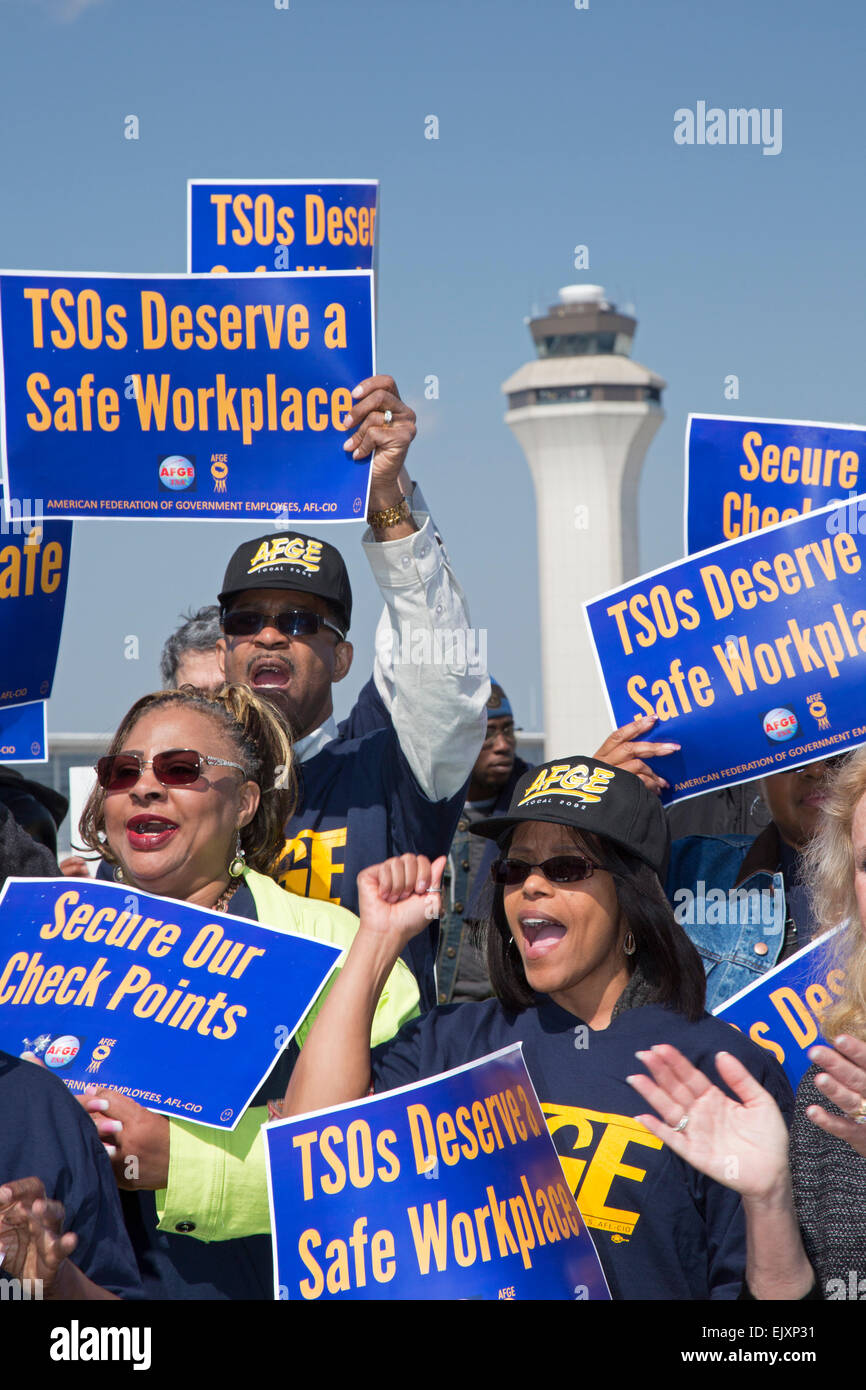 Romulus, Michigan, USA. Transportation Security Administration (TSA) officers rallied at Detroit Metro Airport to demand better protection while on the job. Citing attacks on security screeners at other airports, their union, the American Federation of Government Employees, called for the hiring of armed guards to protect them. Credit:  Jim West/Alamy Live News Stock Photo