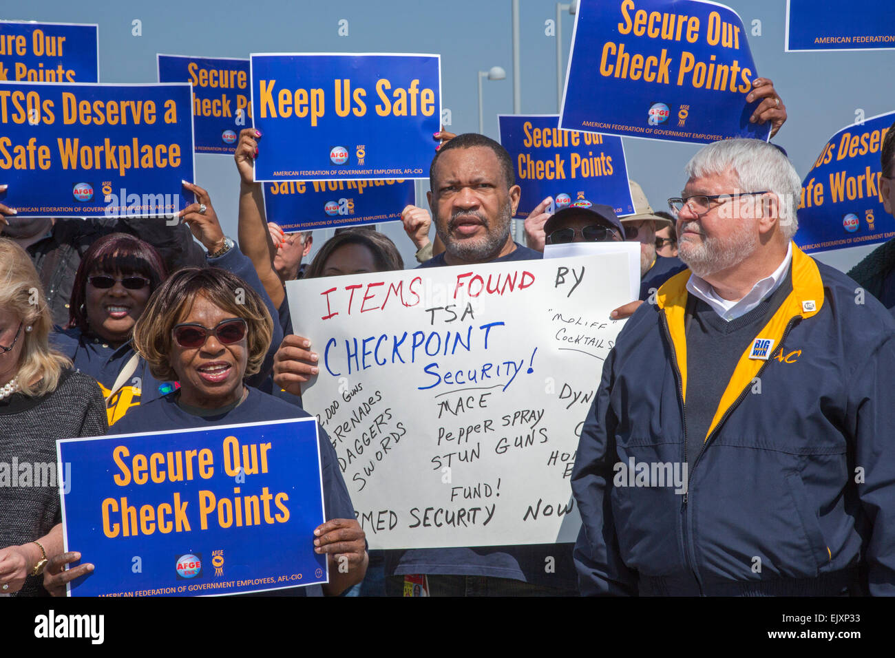 Romulus, Michigan, USA. Transportation Security Administration (TSA) officers rallied at Detroit Metro Airport to demand better protection while on the job. Citing attacks on security screeners at other airports, their union, the American Federation of Government Employees, called for the hiring of armed guards to protect them. AFGE President J. David Cox is at right. Credit:  Jim West/Alamy Live News Stock Photo