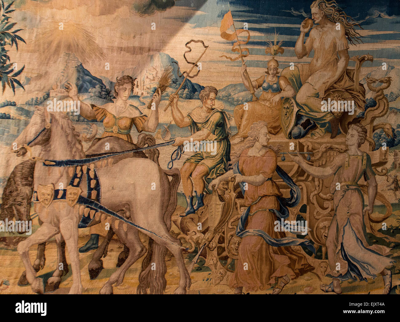 ActiveMuseum 0005755.jpg / Triumph of envy, Mother of war, according to the model of Martin Van Heemskerck. The mother of war occupying the chariot of inequality, leads by the horses 'Defamation' and 'Slander' 05/12/2013  -   / 16th century Collection / Active Museum Stock Photo