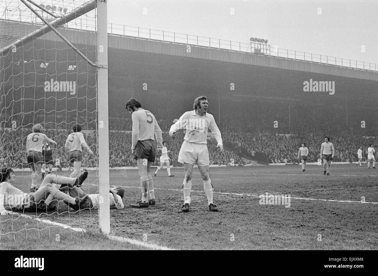 FA Cup Quarter Final match at Elland Road. Leeds United 2 v Tottenham Hotspur 1. Dismay from Mick Jones of Leeds after Eddie Gray missed a chance at goal. 18th March 1972. Stock Photo