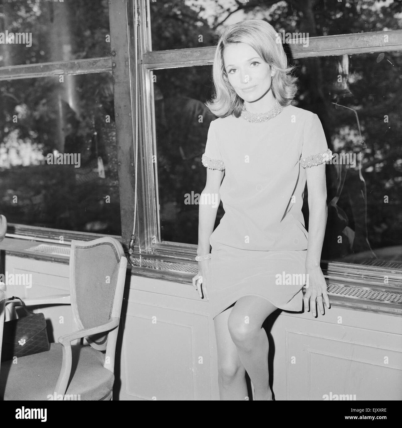 Lee Bouvier, actress & sister of Jacqueline Kennedy Onassis, pictured at The Savoy Hotel in London 19th September 1967.    Lee Bouvier 34 is in London for her TV acting debut in David Susskind's £120,000 production of 'Laura'.    She is using her maiden name as she prefers 'to keep my stage and private life separate'.    Married to Anthony Stanislas Radziwill, her full title is Princess Lee Radziwill. Stock Photo
