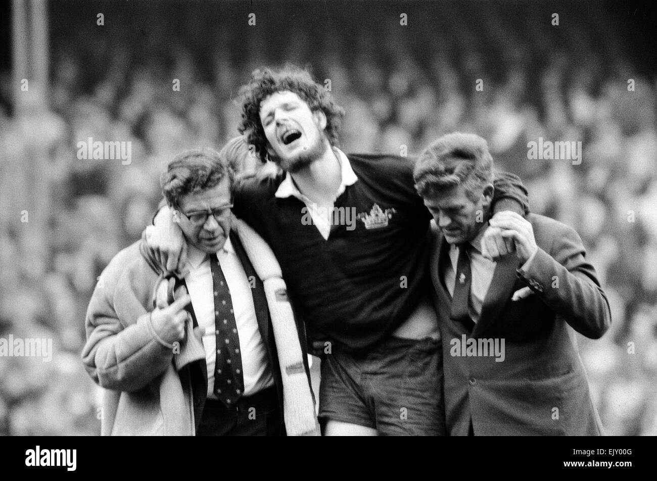 Varsity match between Oxford and Cambridge at Twickenham. J.M   Hutchinson of Oxford is taken off injured.  12th December 1972. Stock Photo