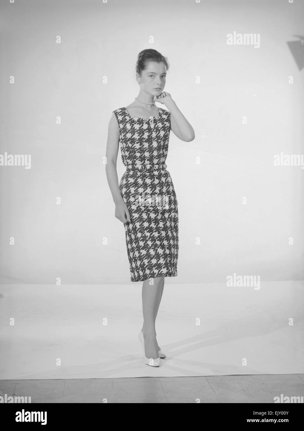 Model Jennifer Goddard. Young woman in houndstooth dress Stock Photo