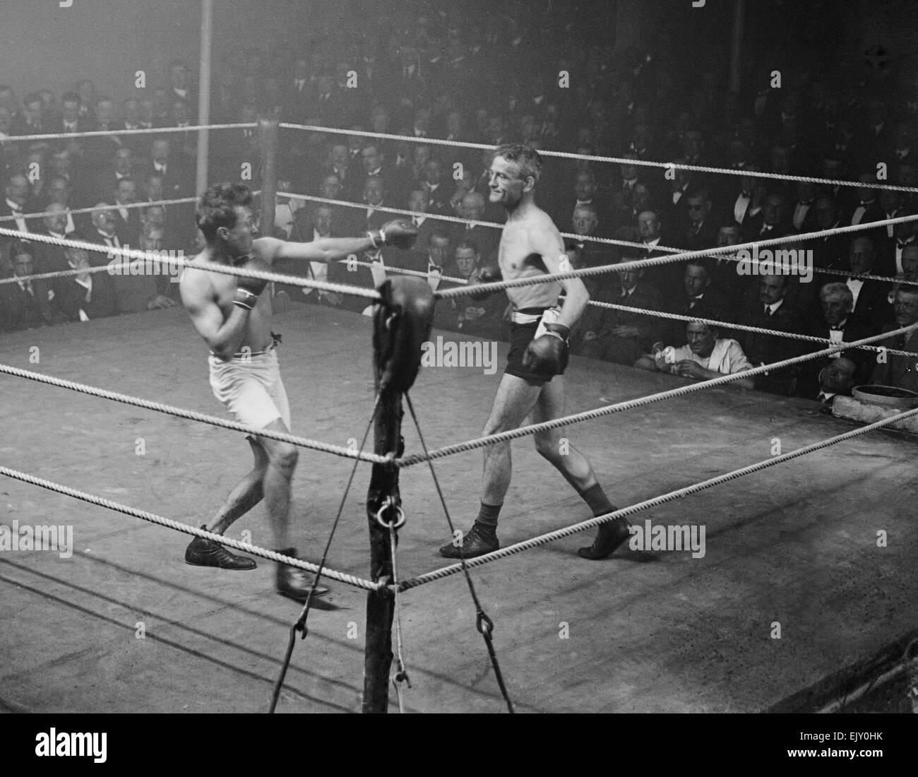 Jim Driscoll and Charles Ledoux seen here during their European bantamweight title fight at the Nationbal Sports Club in Covent Garden. 20th October 1919. Ledoux known as the Little Apache won by a technical knock out. Stock Photo