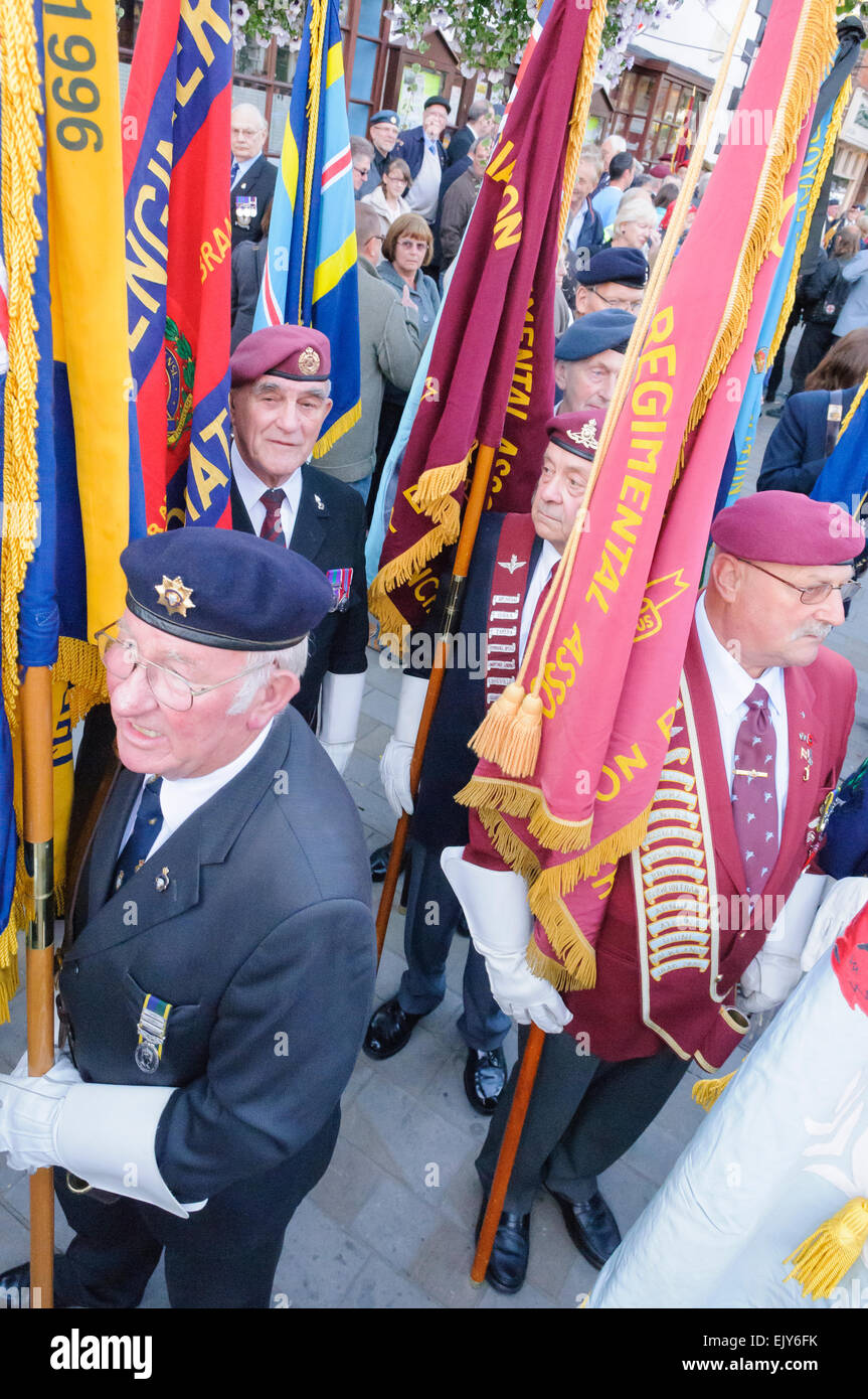 Elderly ex-soldiers hold flags at a commemoration ceremony, Wootton Bassett Stock Photo