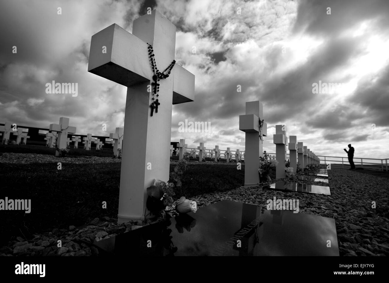 Port Darwin. 30th Mar, 2015. Image taken on Apr. 2, 2012, shows the Argentinean Cementery in Darwin, Falkland Islands. Argentine Foreign Minister Hector Timerman on March 30, 2015 wrote to international organizations to denounce Britain for boosting military presence in the Malvinas Islands, known as the Falklands in the European country. Britain and Argentina went to war over the islands in 1982, after Argentina ventured to reclaim the territory by sending a naval force. Britain regained control of the islands after a brief conflict. © Martin Zabala/Xinhua/Alamy Live News Stock Photo