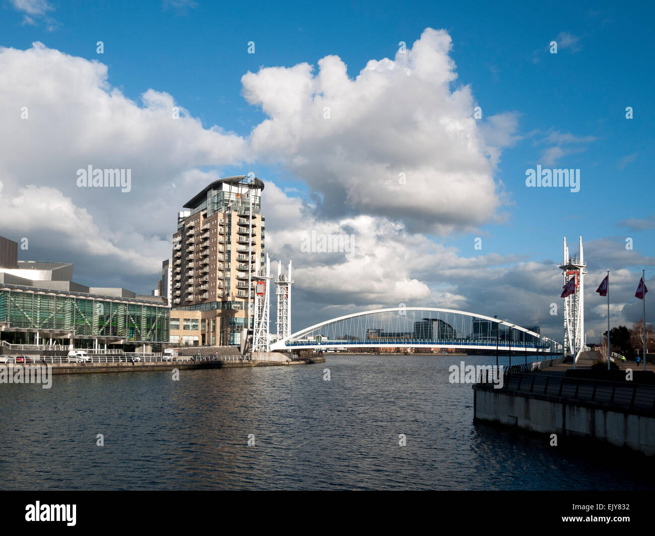 Imperial Point apartment block and the Millennium (Lowry) footbridge, Salford Quays, Manchester, England, UK Stock Photo