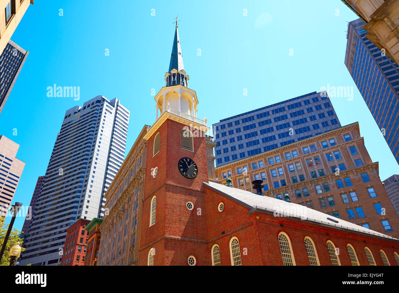New england town meeting house hi-res stock photography and images - Alamy
