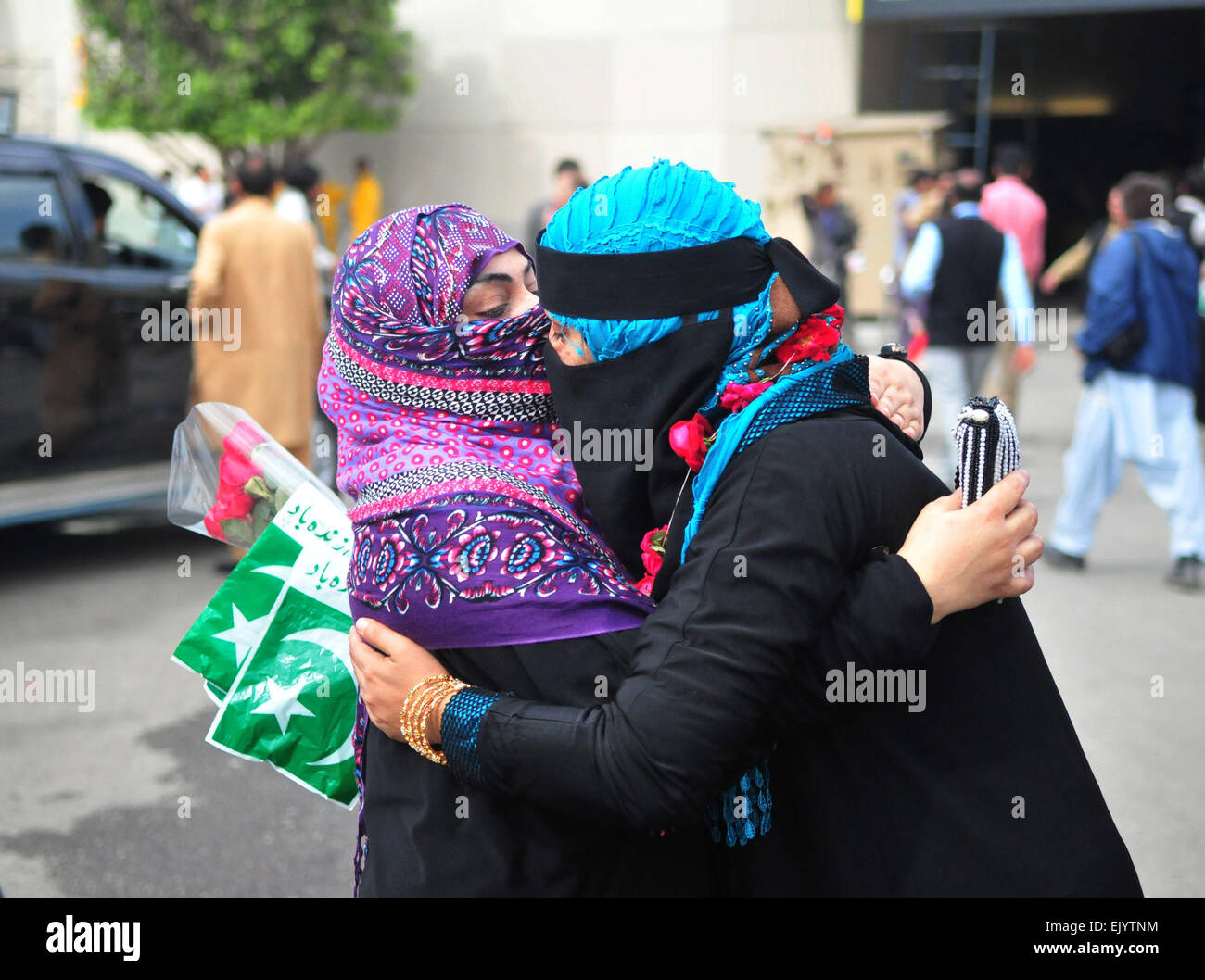 Rawalpindi, Pakistan. 3rd Apr, 2015. Pakistani women hug each other after they evacuated from Yemen at Benazir Bhutto International Airport in Rawalpindi, Pakistan, April 3, 2015. A group of 176 Pakistani nationals, who had been stranded in the war-torn Yemen and evacuated by a Chinese vessel, arrived in Islamabad on Friday, aviation authorities said. Credit:  Ahmad Kamal/Xinhua/Alamy Live News Stock Photo