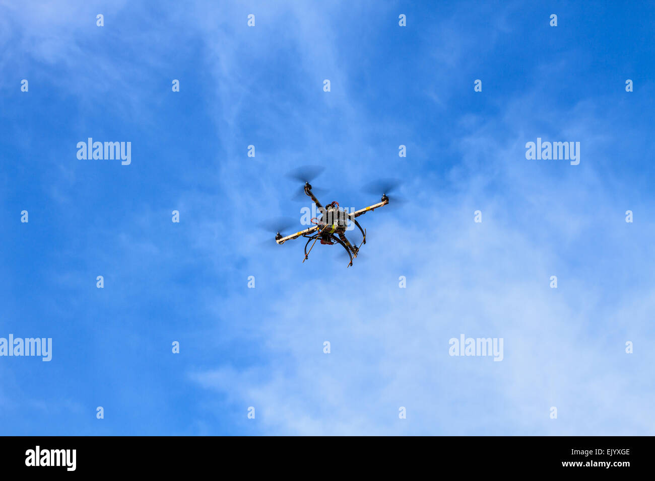 Flying with lithium battery hires stock photography and images Alamy