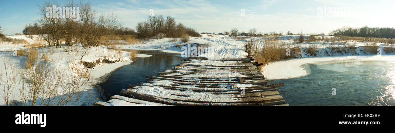 Timber bridge across river hi-res stock photography and images - Alamy