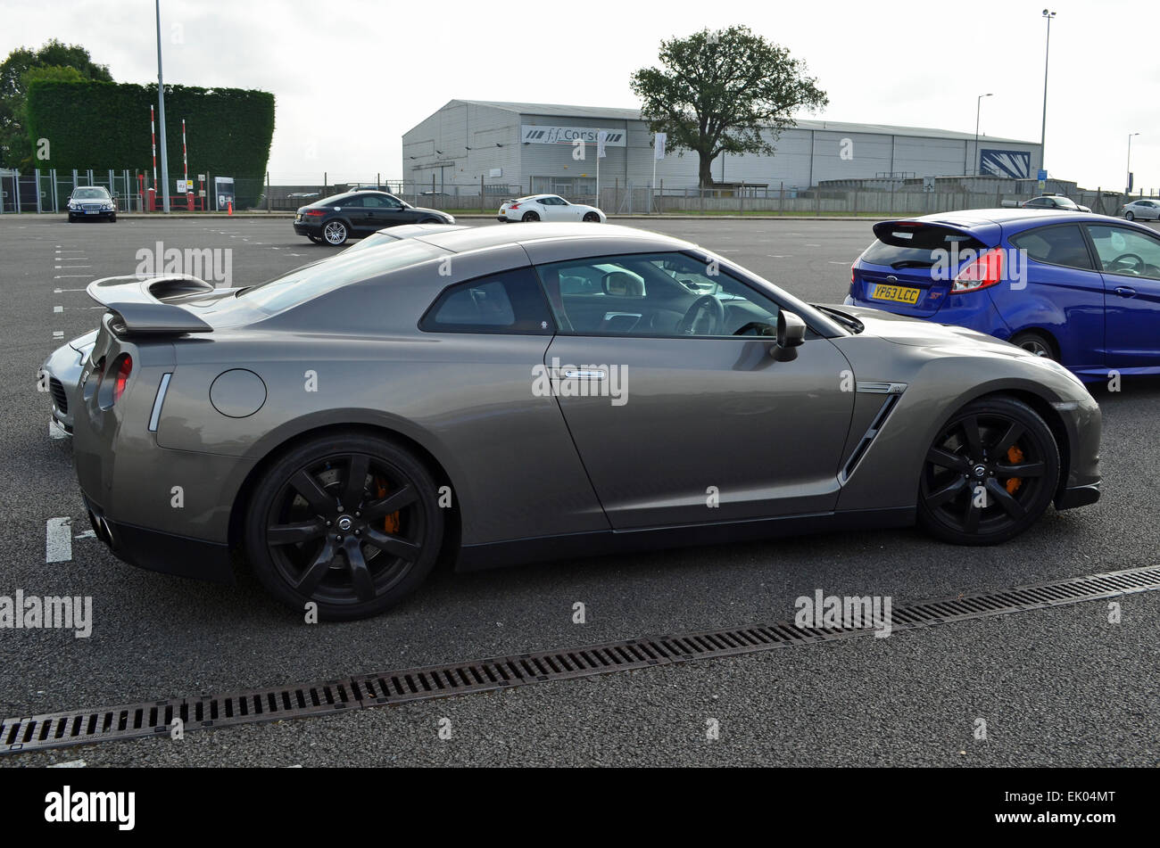 nissan skyline grey