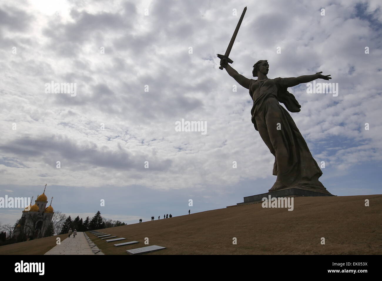 call of the motherland statue