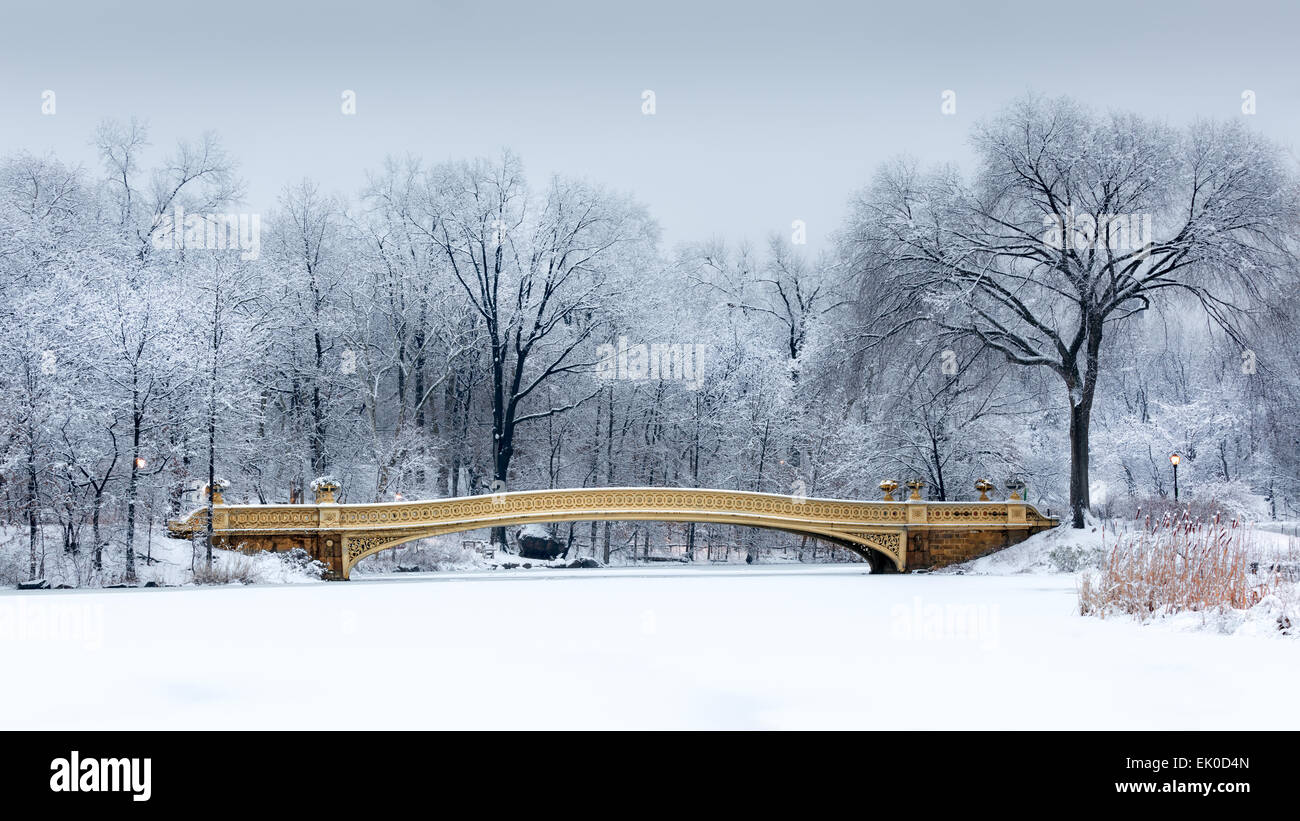Dreamy winterscape with the Bow Bridge from Central Park, NYC at dawn, after a snow storm Stock Photo