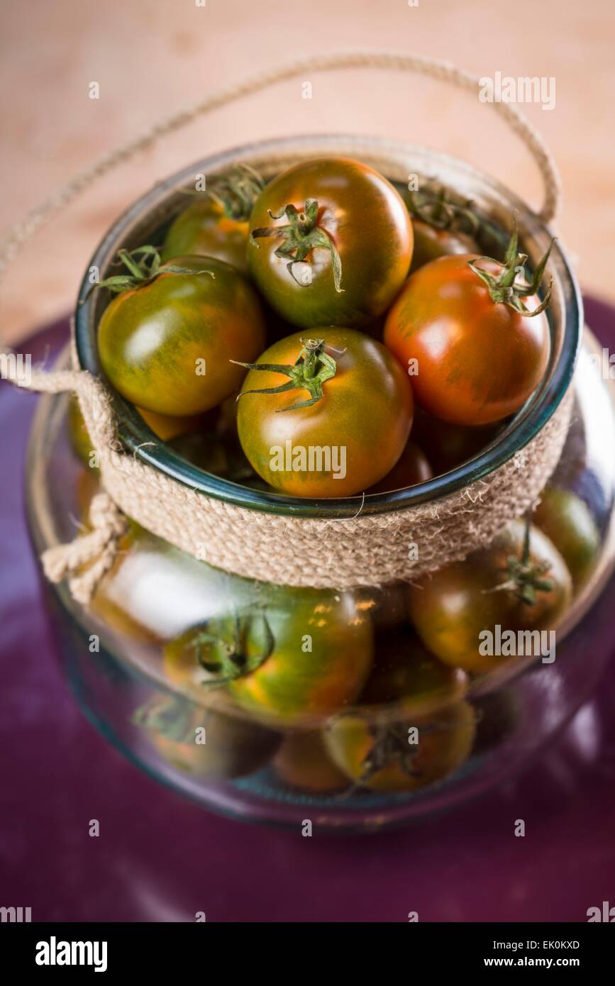 nobody, no one, no-one, healthy eating, fresh, food, food and drink, produce, fruit, still life, medium group of objects, tomatoes, heritage tomatoes, tomato, heritage tomato, heirloom tomatoes, camone tomato, camone tomatoes, jar Stock Photo