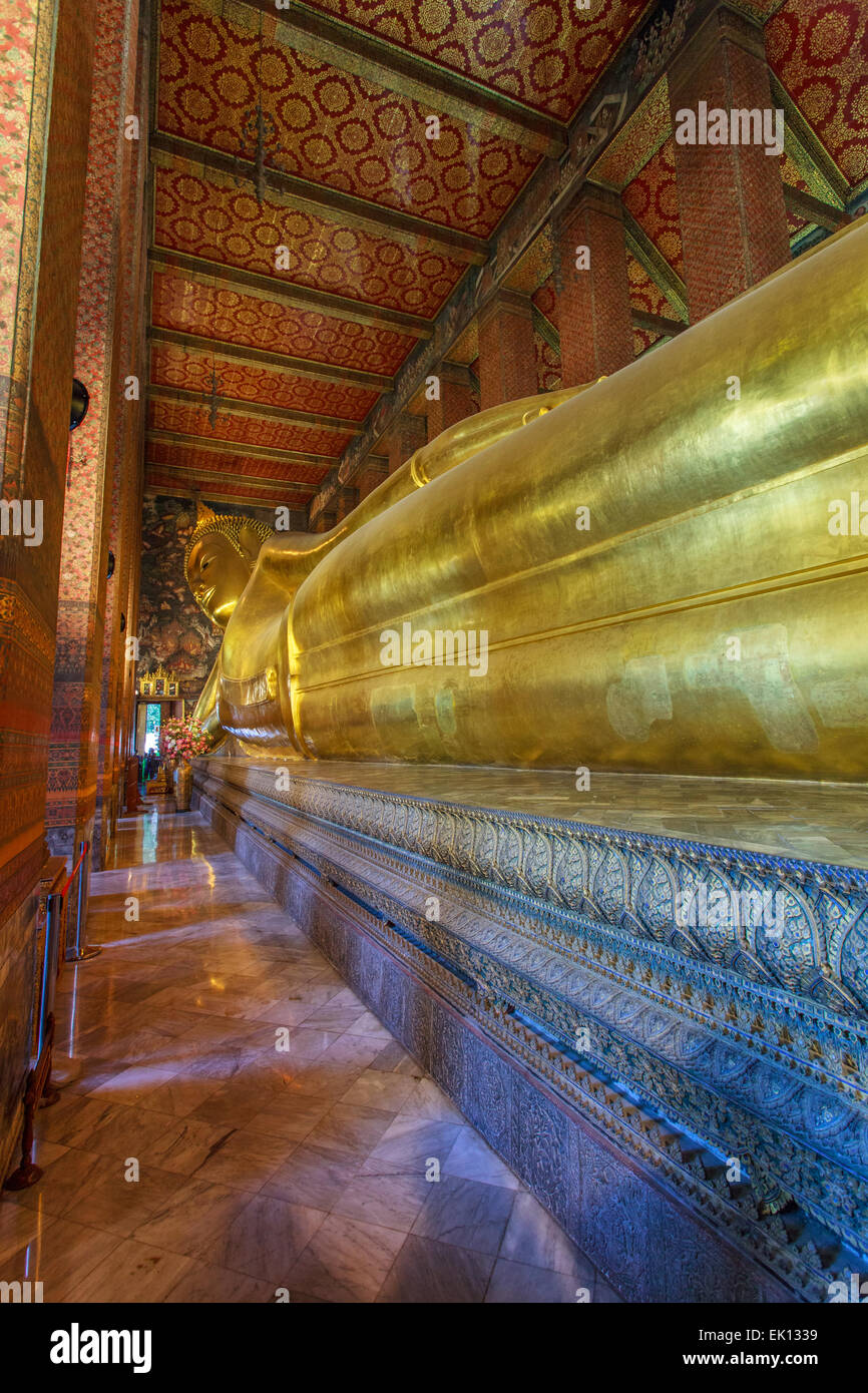 Reclining Buddha statue in Wat Pho temple, Bangkok Stock Photo