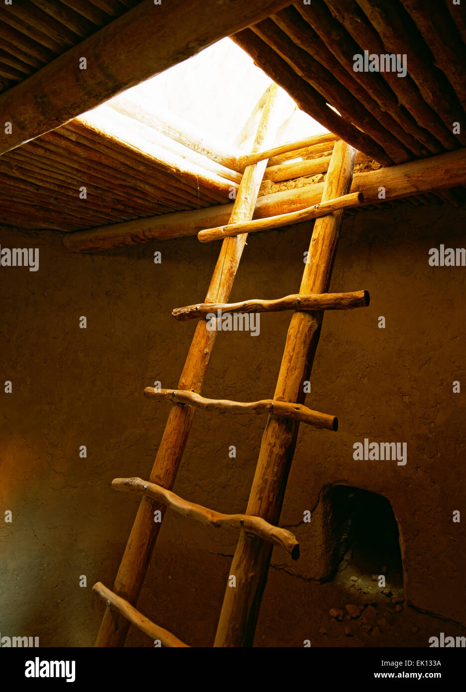 Ladder, reconstructed kiva, Ceremonial Cave, Bandelier National Monument, New Mexico USA Stock Photo