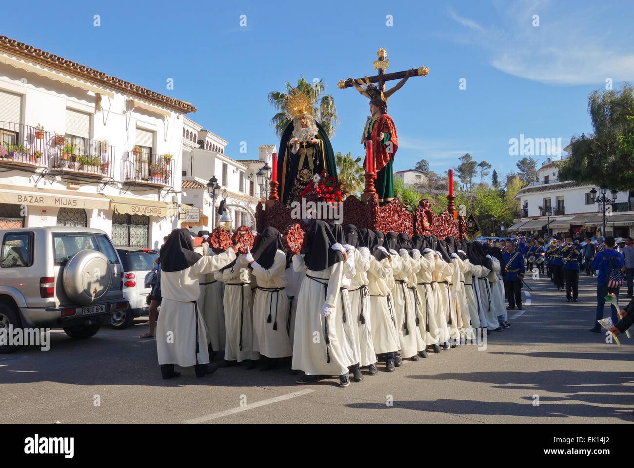 Carrying float with Virgin Mary and Christ, Procession, Holy week