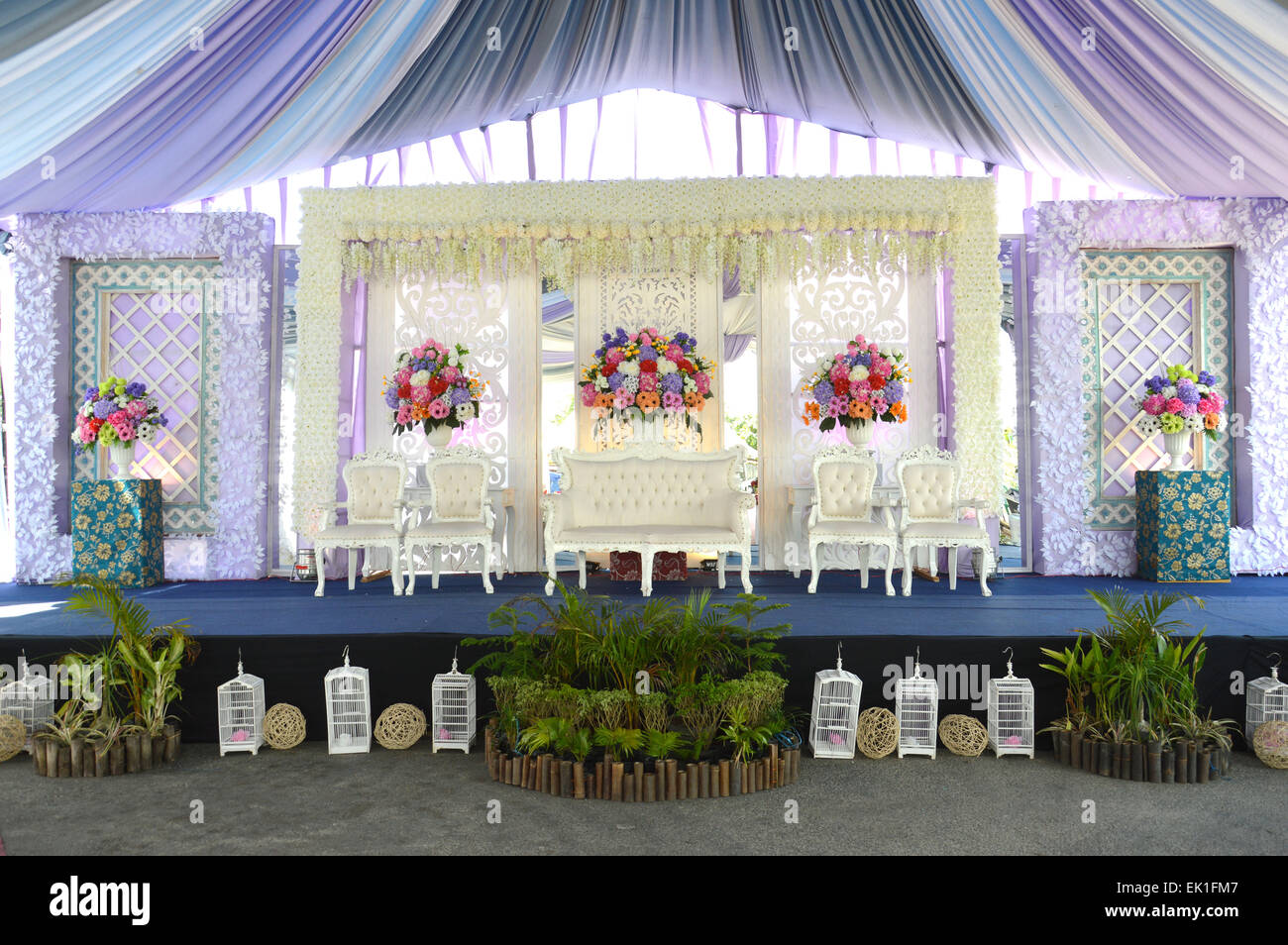 bridal wedding stage decoration Stock Photo - Alamy