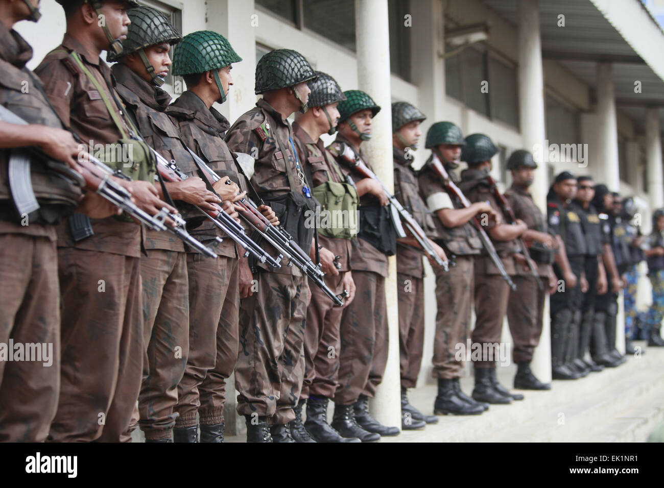 Dhaka, Bangladesh. 5th Apr, 2015. Border Guard Bangladesh (BGB) personnels stand guard at the special court during a trial against Bangladesh's former Prime Minister and Bangladesh Nationalist Party (BNP) leader Kaleda Zia, April 5, 2015, Dhaka, Bangladesh. Khaleda Zia filed two petitions on Tuesday seeking withdrawal of arrest warrants issued against her in graft cases. Credit:  Suvra Kanti Das/ZUMA Wire/ZUMAPRESS.com/Alamy Live News Stock Photo